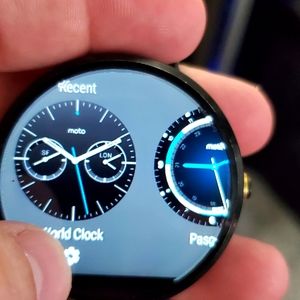MOTO 360 Smart watch